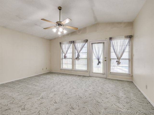 229 N Choctaw Court, Claremore, OK 74017