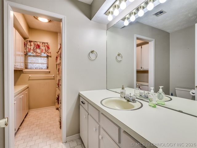 229 N Choctaw Court, Claremore, OK 74017
