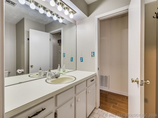 229 N Choctaw Court, Claremore, OK 74017