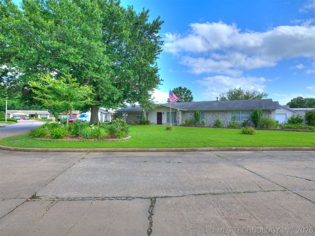 229 N Choctaw Court, Claremore, OK 74017