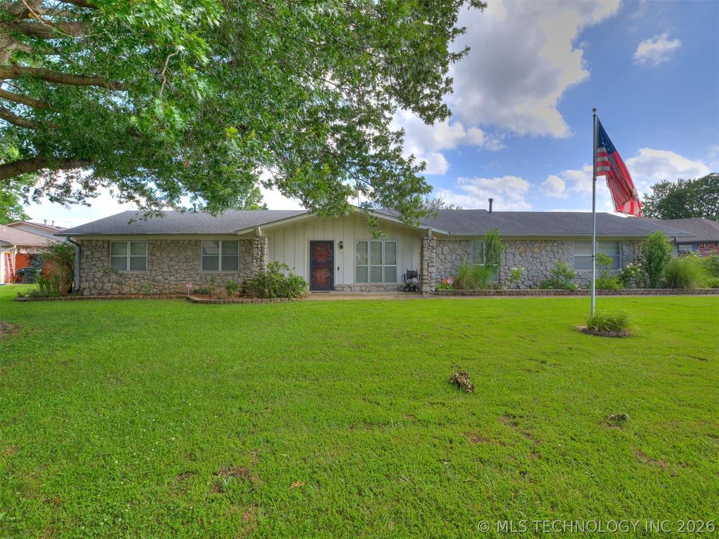 229 N Choctaw Court, Claremore, OK 74017