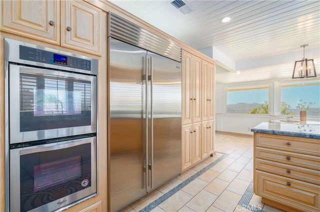 444 Meadowview Drive, La Canada Flintridge, CA 91011