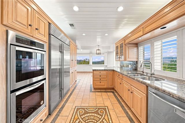 444 Meadowview Drive, La Canada Flintridge, CA 91011