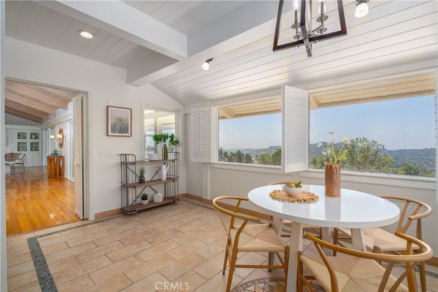 444 Meadowview Drive, La Canada Flintridge, CA 91011
