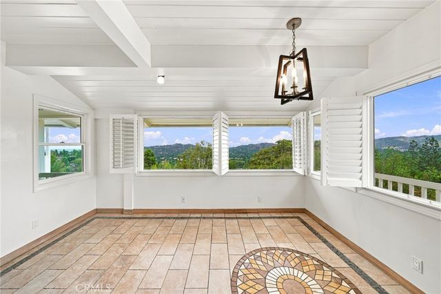 444 Meadowview Drive, La Canada Flintridge, CA 91011