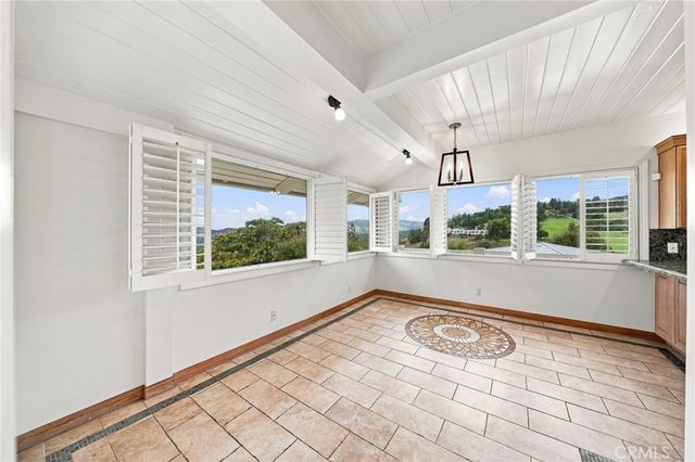444 Meadowview Drive, La Canada Flintridge, CA 91011