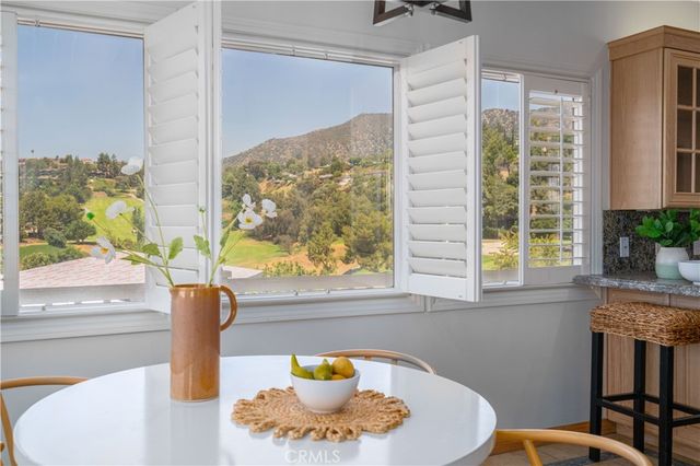 444 Meadowview Drive, La Canada Flintridge, CA 91011