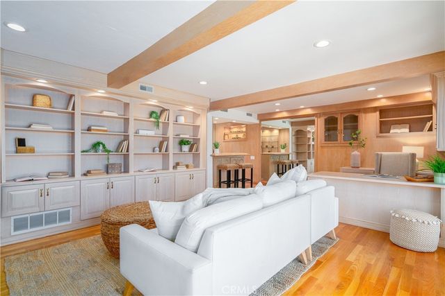 444 Meadowview Drive, La Canada Flintridge, CA 91011