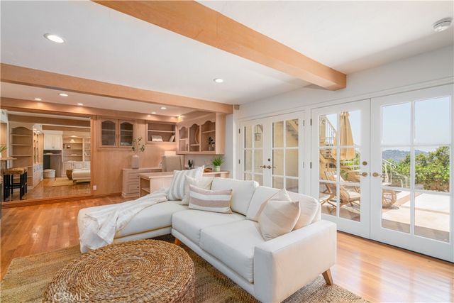 444 Meadowview Drive, La Canada Flintridge, CA 91011