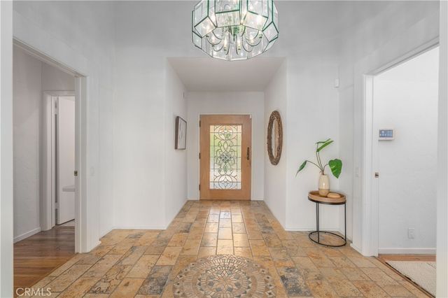 444 Meadowview Drive, La Canada Flintridge, CA 91011
