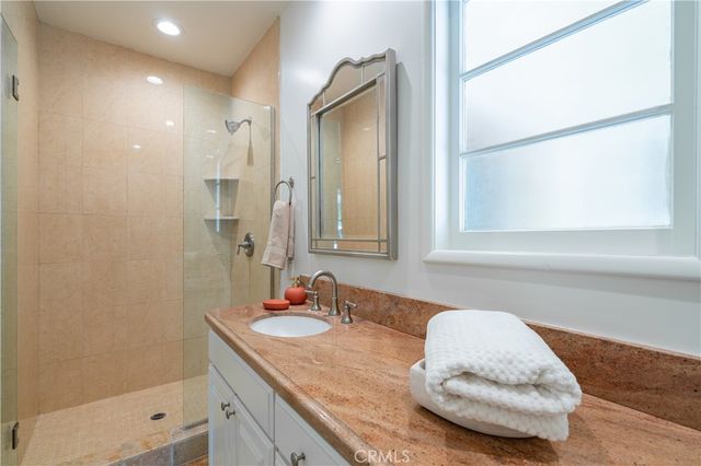 444 Meadowview Drive, La Canada Flintridge, CA 91011