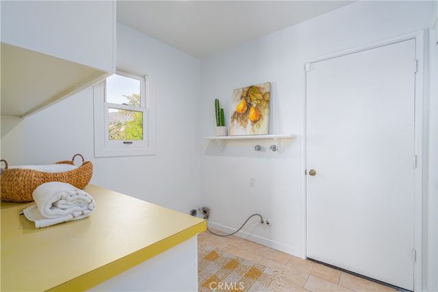 444 Meadowview Drive, La Canada Flintridge, CA 91011