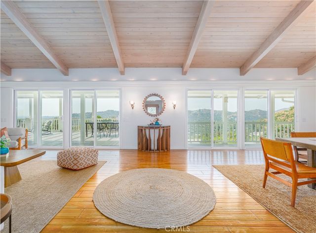 444 Meadowview Drive, La Canada Flintridge, CA 91011