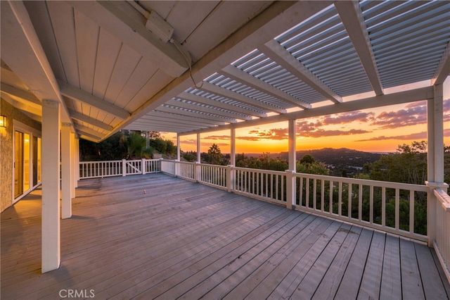 444 Meadowview Drive, La Canada Flintridge, CA 91011