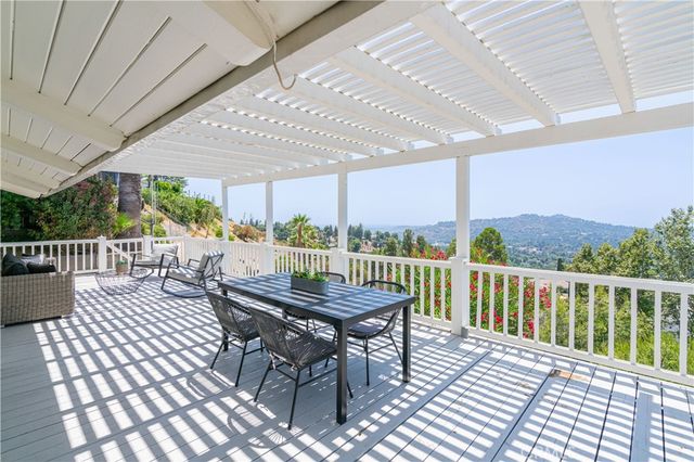 444 Meadowview Drive, La Canada Flintridge, CA 91011