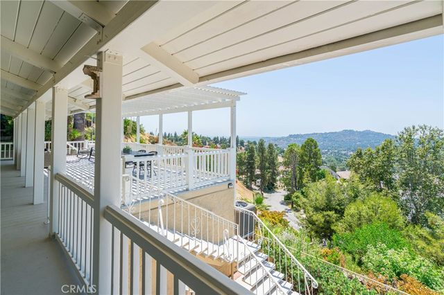 444 Meadowview Drive, La Canada Flintridge, CA 91011