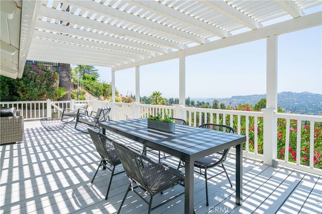 444 Meadowview Drive, La Canada Flintridge, CA 91011