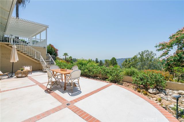 444 Meadowview Drive, La Canada Flintridge, CA 91011