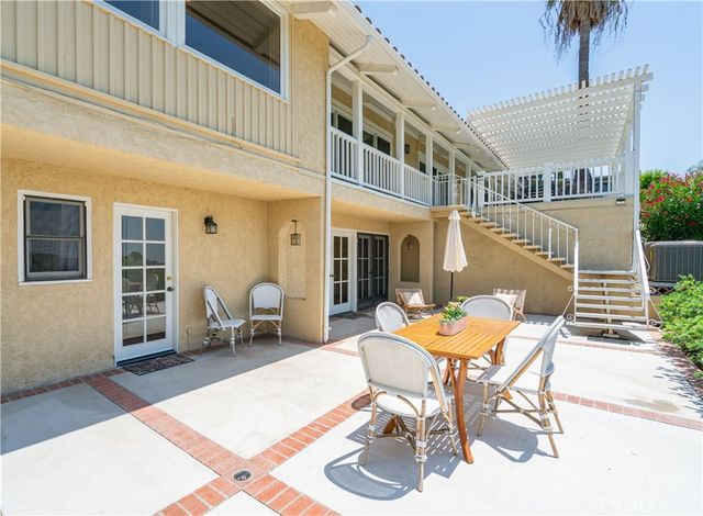 444 Meadowview Drive, La Canada Flintridge, CA 91011