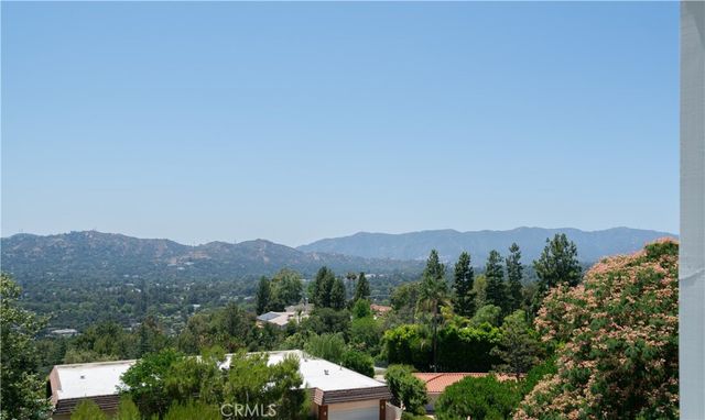 444 Meadowview Drive, La Canada Flintridge, CA 91011