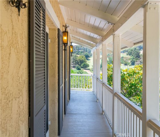 444 Meadowview Drive, La Canada Flintridge, CA 91011