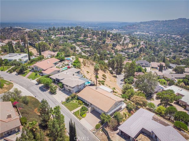 444 Meadowview Drive, La Canada Flintridge, CA 91011
