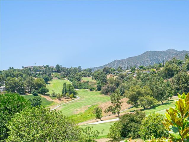 444 Meadowview Drive, La Canada Flintridge, CA 91011