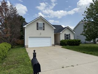 3685 S Jot Dr, Clarksville, TN 37040