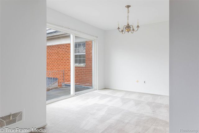 27654 E Echo Valley 235, Farmington Hills, MI 48334