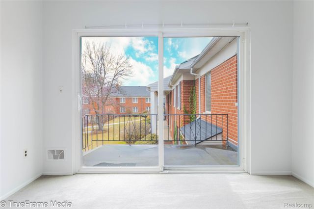 27654 E Echo Valley 235, Farmington Hills, MI 48334