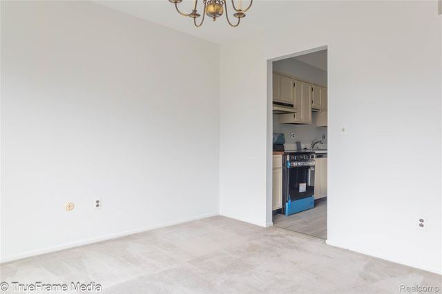 27654 E Echo Valley 235, Farmington Hills, MI 48334