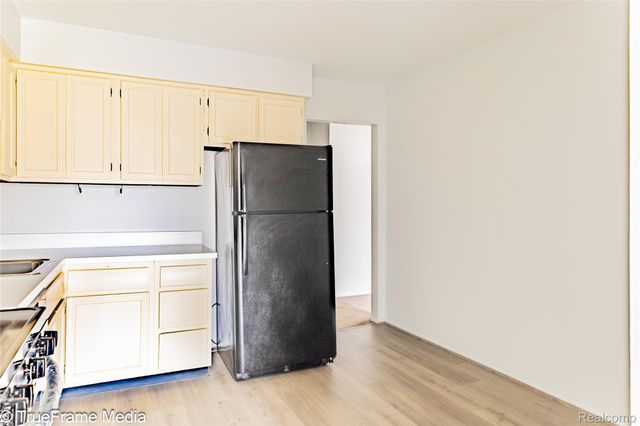 27654 E Echo Valley 235, Farmington Hills, MI 48334