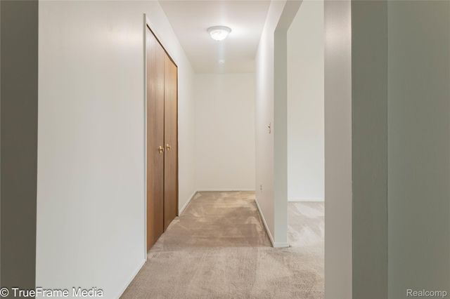 27654 E Echo Valley 235, Farmington Hills, MI 48334