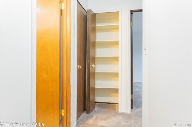 27654 E Echo Valley 235, Farmington Hills, MI 48334