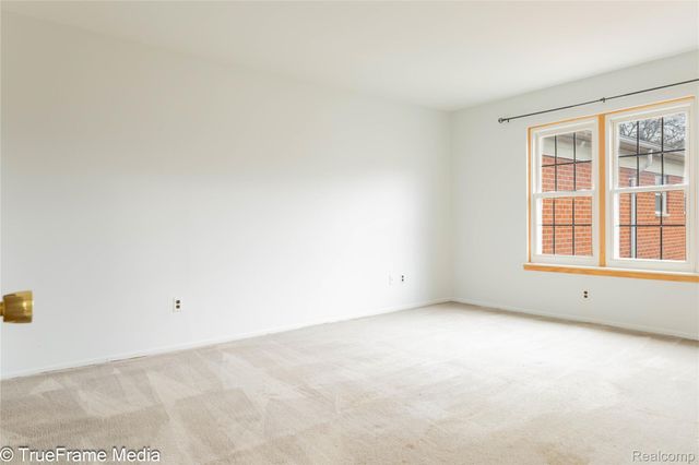 27654 E Echo Valley 235, Farmington Hills, MI 48334