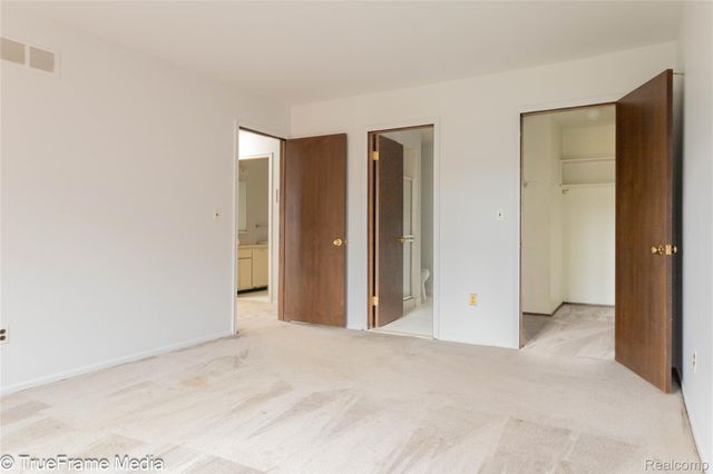 27654 E Echo Valley 235, Farmington Hills, MI 48334