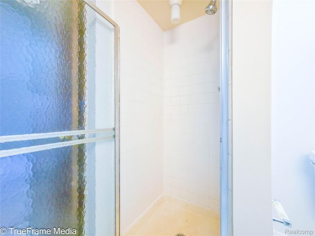 27654 E Echo Valley 235, Farmington Hills, MI 48334