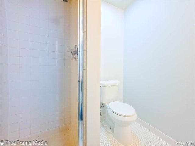 27654 E Echo Valley 235, Farmington Hills, MI 48334