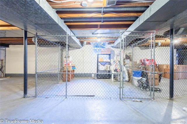 27654 E Echo Valley 235, Farmington Hills, MI 48334