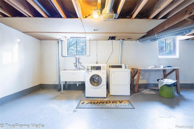 27654 E Echo Valley 235, Farmington Hills, MI 48334