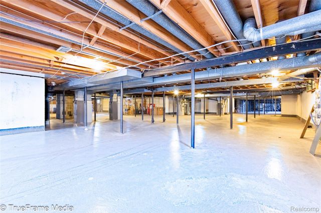 27654 E Echo Valley 235, Farmington Hills, MI 48334