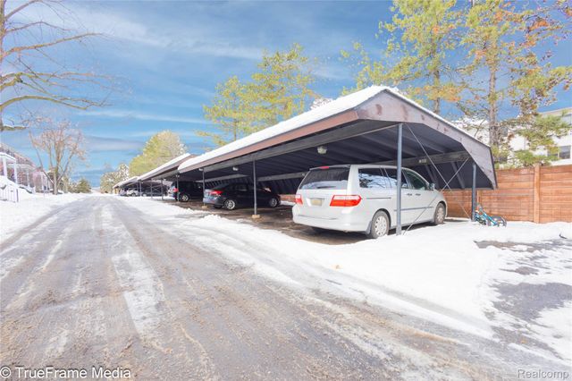 27654 E Echo Valley 235, Farmington Hills, MI 48334