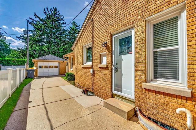 2511 N 91st Street, Wauwatosa, WI 53226