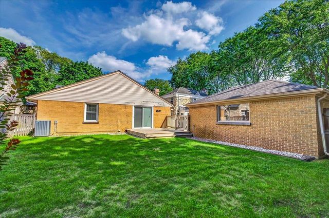 2511 N 91st Street, Wauwatosa, WI 53226