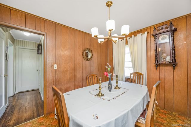 45 Birch Avenue E, Farmingdale, NY 11735