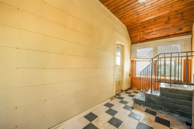 45 Birch Avenue E, Farmingdale, NY 11735