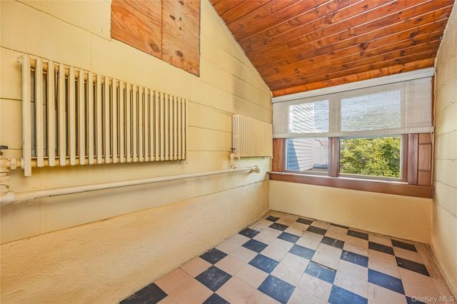 45 Birch Avenue E, Farmingdale, NY 11735