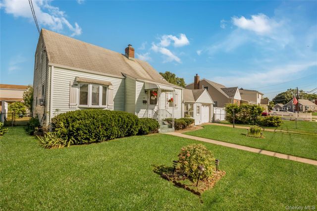 45 Birch Avenue E, Farmingdale, NY 11735