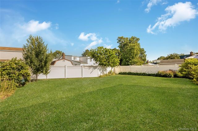 45 Birch Avenue E, Farmingdale, NY 11735