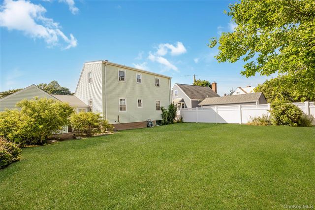 45 Birch Avenue E, Farmingdale, NY 11735